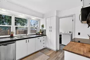 2410 SE 141st Ave, Portland, OR 97233 - Photo 8
