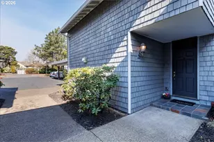 448 N Hayden Bay Dr, Portland, OR 97217 - Photo 2