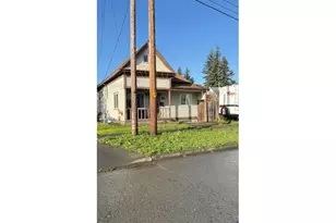 377 N Elliott St, Coquille, OR 97423 - Photo 2