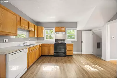 6424 NE Hassalo St, Portland, OR 97213 - Photo 10