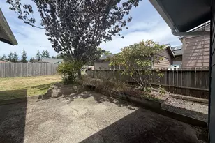 1086 Lewis St, North Bend, OR 97459 - Photo 22