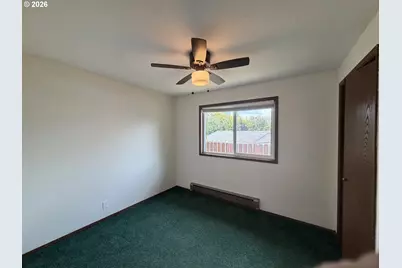 1086 Lewis St, North Bend, OR 97459 - Photo 20