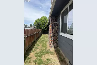 1086 Lewis St, North Bend, OR 97459 - Photo 6