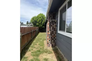 1086 Lewis St, North Bend, OR 97459 - Photo 6