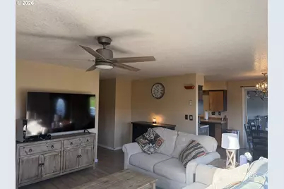 1086 Lewis St, North Bend, OR 97459 - Photo 6