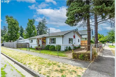 805 E Quincy Ave, Cottage Grove, OR 97424 - Photo 1