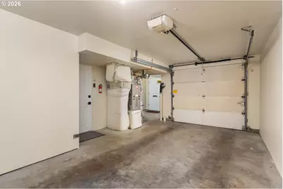 820 NW 22nd Ave, Portland, OR 97210 - Photo 32