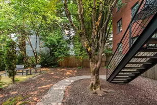 820 NW 22nd Ave, Portland, OR 97210 - Photo 36