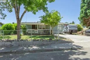 946 NE Laurance St, Myrtle Creek, OR 97457 - Photo 1