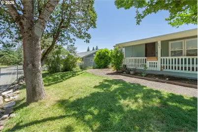 946 NE Laurance St, Myrtle Creek, OR 97457 - Photo 4