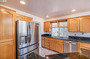 2217 S Juliet Ct, Salem, OR 97302 - Photo 8