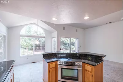 2217 S Juliet Ct, Salem, OR 97302 - Photo 6