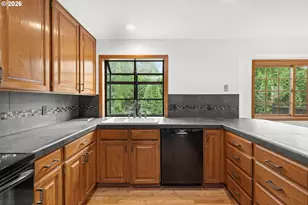 464 Livingood Ln, Lake Oswego, OR 97034 - Photo 8