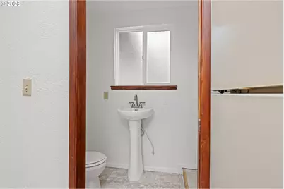 530 Montgomery Ave, Coos Bay, OR 97420 - Photo 16