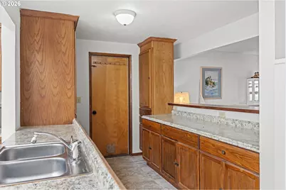 530 Montgomery Ave, Coos Bay, OR 97420 - Photo 12