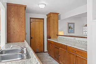 530 Montgomery Ave, Coos Bay, OR 97420 - Photo 12
