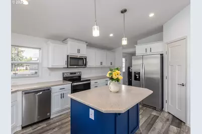 570 N 10th Ave #2, Cornelius, OR 97113 - Photo 4