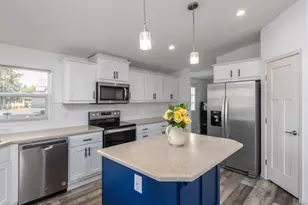 570 N 10th Ave, Cornelius, OR 97113 - Photo 4