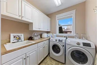 2014 NE Lucy Belle St, McMinnville, OR 97128 - Photo 22