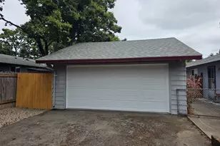 22 SE 136th Ave, Portland, OR 97233 - Photo 2
