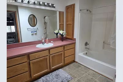 22 SE 136th Ave, Portland, OR 97233 - Photo 8