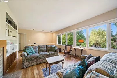 7270 SW Sylvan Ct, Portland, OR 97225 - Photo 6