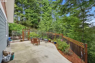2256 Timberline Dr, Coos Bay, OR 97420 - Photo 38
