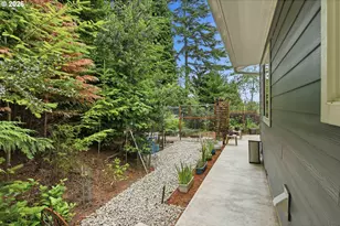 2256 Timberline Dr, Coos Bay, OR 97420 - Photo 36