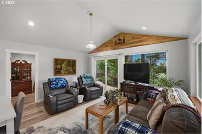 2256 Timberline Dr, Coos Bay, OR 97420 - Photo 4