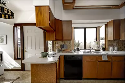 8324 NE Eugene St, Portland, OR 97220 - Photo 24