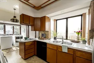 8324 NE Eugene St, Portland, OR 97220 - Photo 22