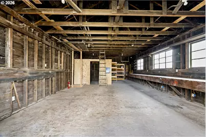 8324 NE Eugene St, Portland, OR 97220 - Photo 48