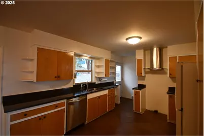 2534 W 10th St, The Dalles, OR 97058 - Photo 10