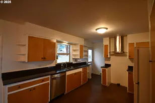 2534 W 10th St, The Dalles, OR 97058 - Photo 10