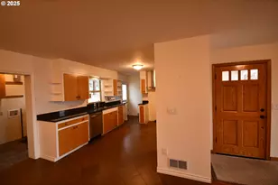 2534 W 10th St, The Dalles, OR 97058 - Photo 12