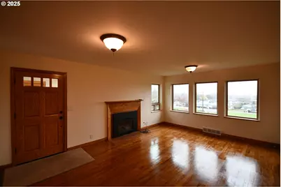 2534 W 10th St, The Dalles, OR 97058 - Photo 6