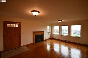 2534 W 10th St, The Dalles, OR 97058 - Photo 6