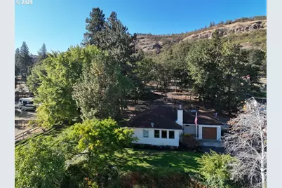 2534 W 10th St, The Dalles, OR 97058 - Photo 4