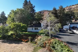 2534 W 10th St, The Dalles, OR 97058 - Photo 2