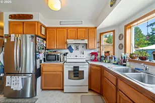 117 Driftwood Ave E, Garibaldi, OR 97118 - Photo 8