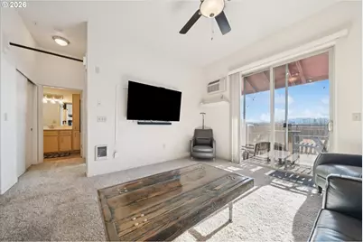 400 NE 100th Ave #406, Portland, OR 97220 - Photo 8