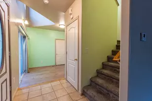 374 NW 25th St, Redmond, OR 97756 - Photo 10
