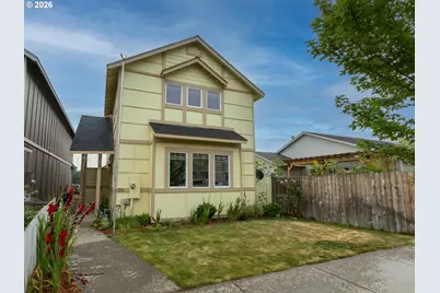 374 NW 25th St, Redmond, OR 97756 - Photo 2