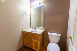 374 NW 25th St, Redmond, OR 97756 - Photo 18