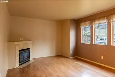 374 NW 25th St, Redmond, OR 97756 - Photo 4