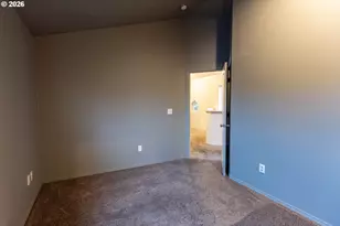 374 NW 25th St, Redmond, OR 97756 - Photo 34