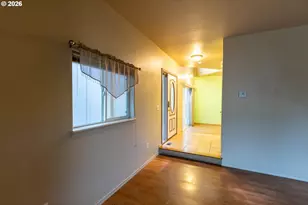 374 NW 25th St, Redmond, OR 97756 - Photo 8