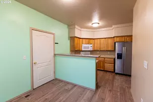 374 NW 25th St, Redmond, OR 97756 - Photo 12