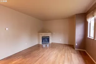 374 NW 25th St, Redmond, OR 97756 - Photo 6