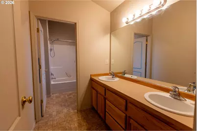 374 NW 25th St, Redmond, OR 97756 - Photo 24